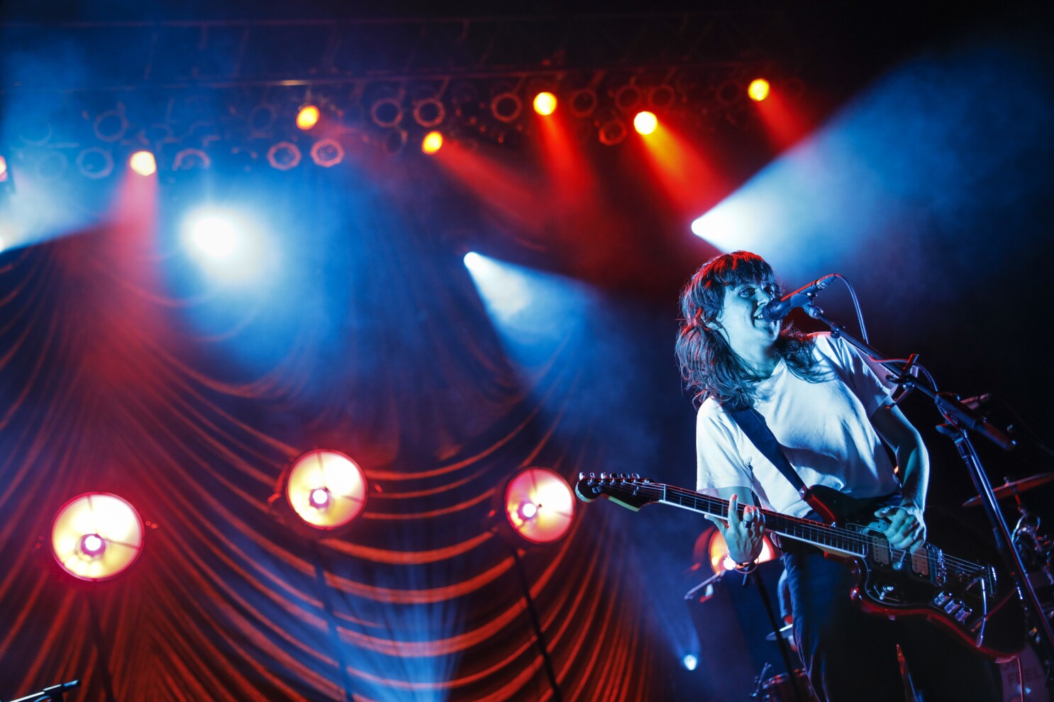 Review Courtney Barnett Means Every Word In An Electrifying Show