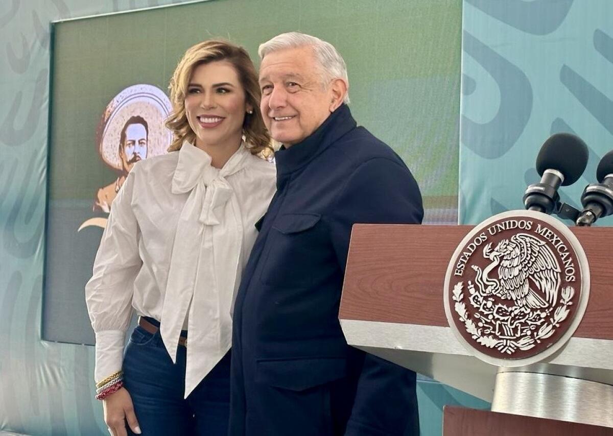 La gobernadora de Baja California, Marina del Pilar Ávila junto al presidente de México