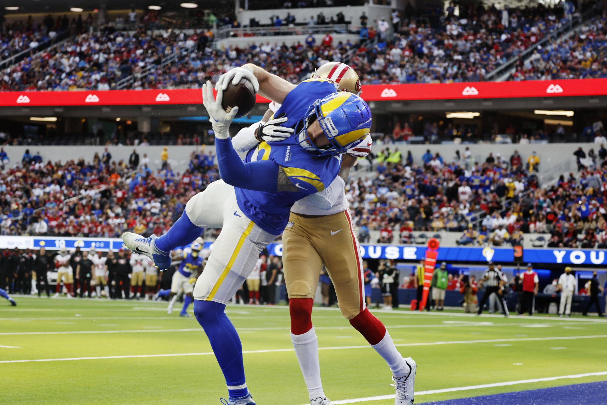 Rams tight end Tyler Higbee catches a touchdown pass in front of San Francisco 49ers cornerback Ambry Thomas.