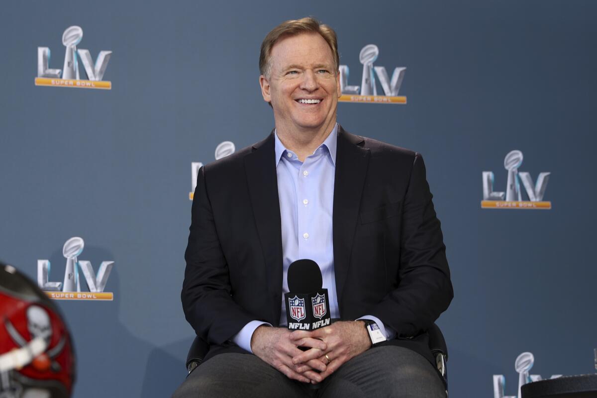 ARCHIVO.- En foto del 29 de enero del 2020 el comisionado de la NFL Roger Goodell  