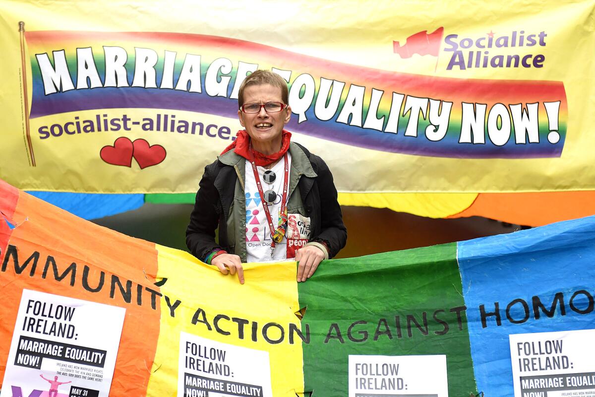 Grupos homosexules en Austrlia muestran su apoyo a la desición del gobierno irlandés de aprobar los matrimonios gays.