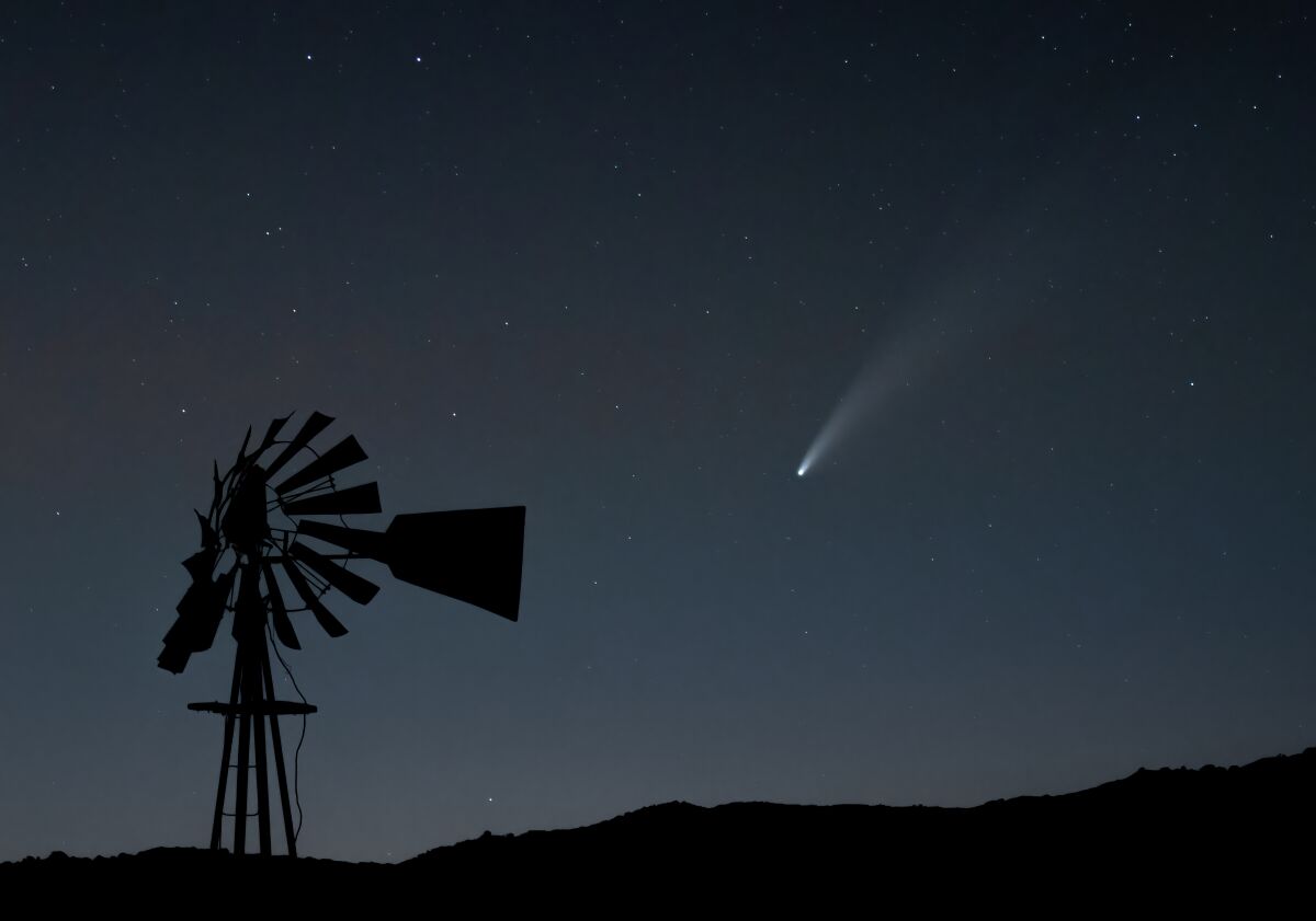 Comet Neowise streaks across the starlit sky.
