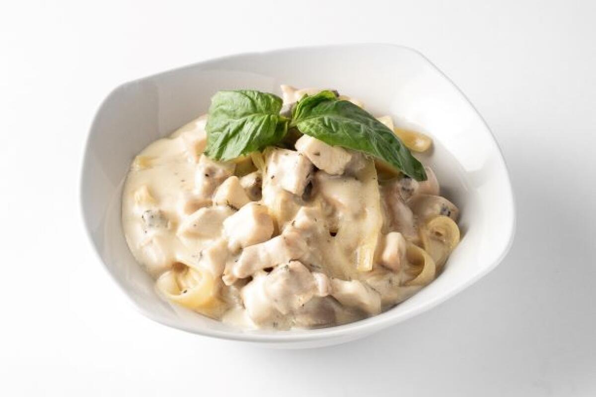 Fettuccine Alfredo with chicken from Pasta Design
