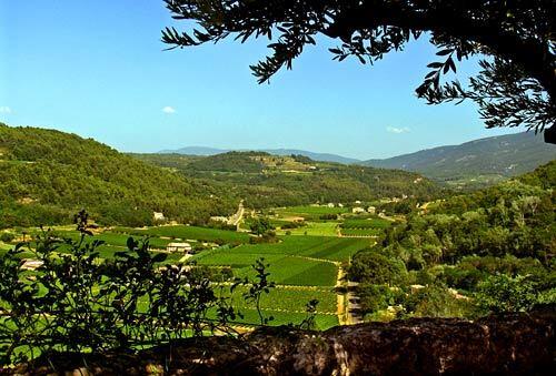 Nestled in the rocky Luberon Mountains of northern Provence are towns featuring native food, antique and produce markets, historical buildings and museums.