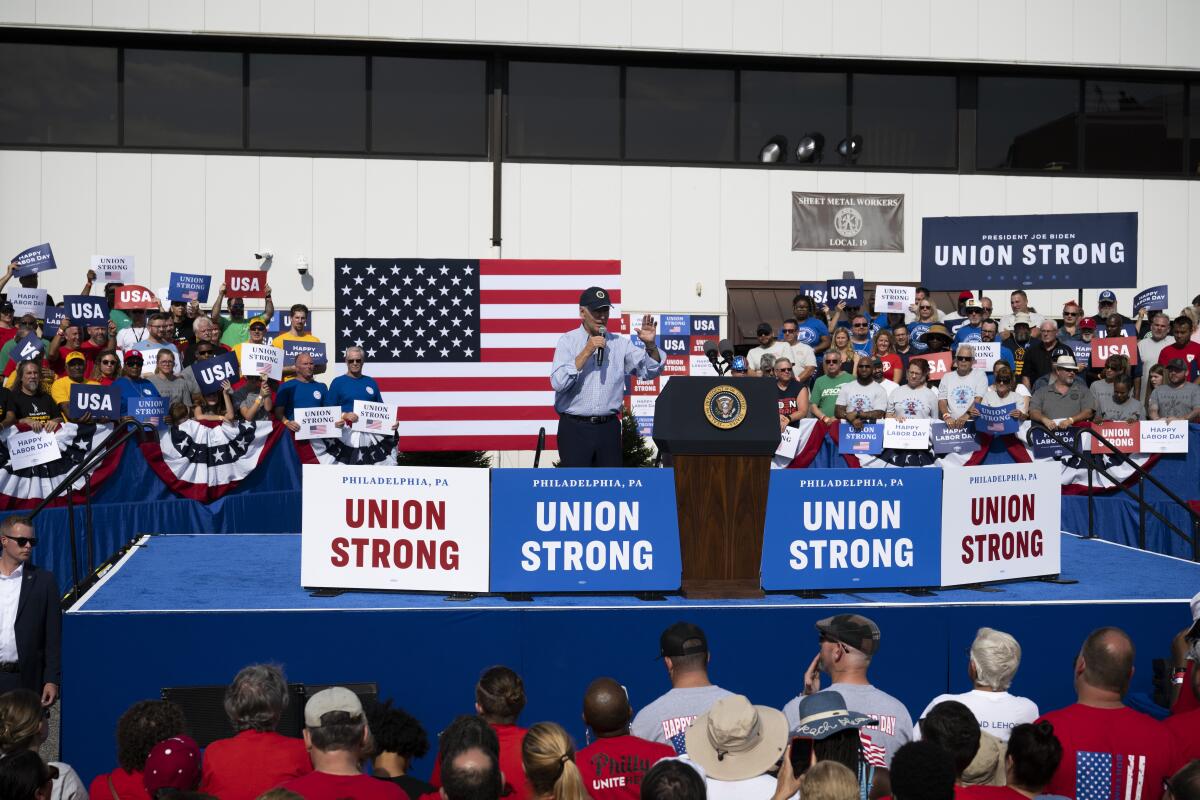 El presidente Joe Biden da un discurso por el Día del Trabajo en el Local 19 de Sheet Metal Workers,