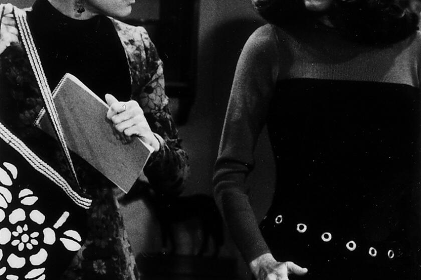 CA.Moore&Harper.0515.HO.2. /Valerie Harper (left) & Mary Tyler Moore in "The Mary Tyler Moore Show."