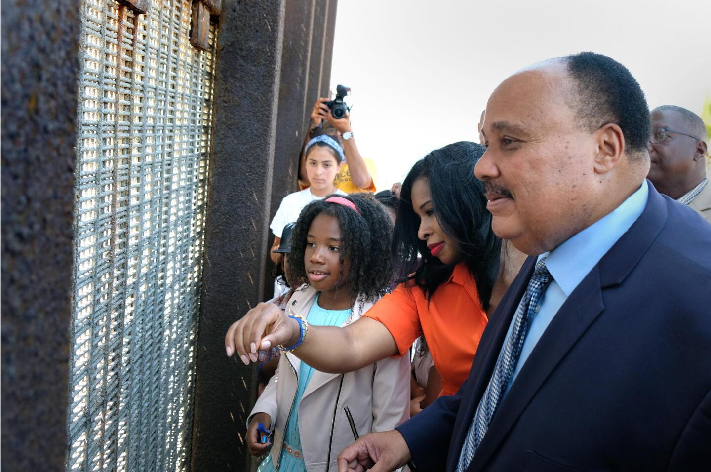 Martin Luther King III visita frontera entre Estados Unidos y México