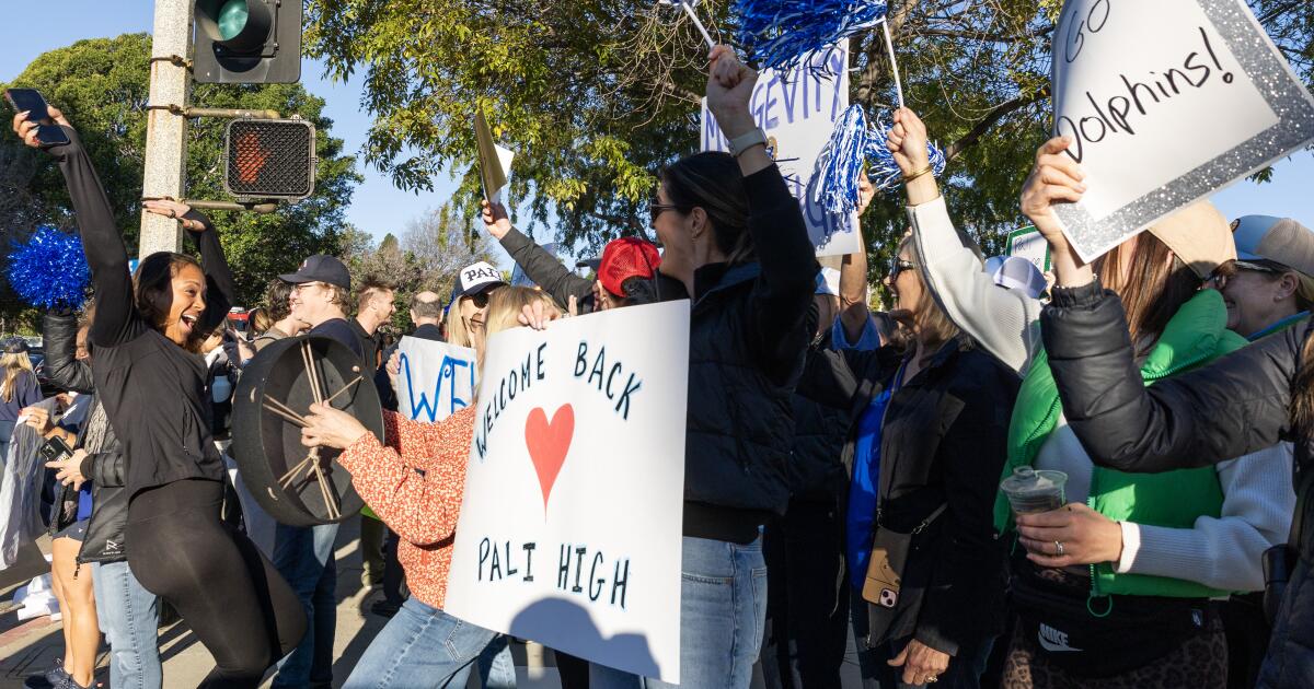 Pali High foi reaberto após um ano de instabilidade devido aos incêndios na área de Los Angeles Pali High foi reaberto após um ano de instabilidade devido aos incêndios na área de Los Angeles