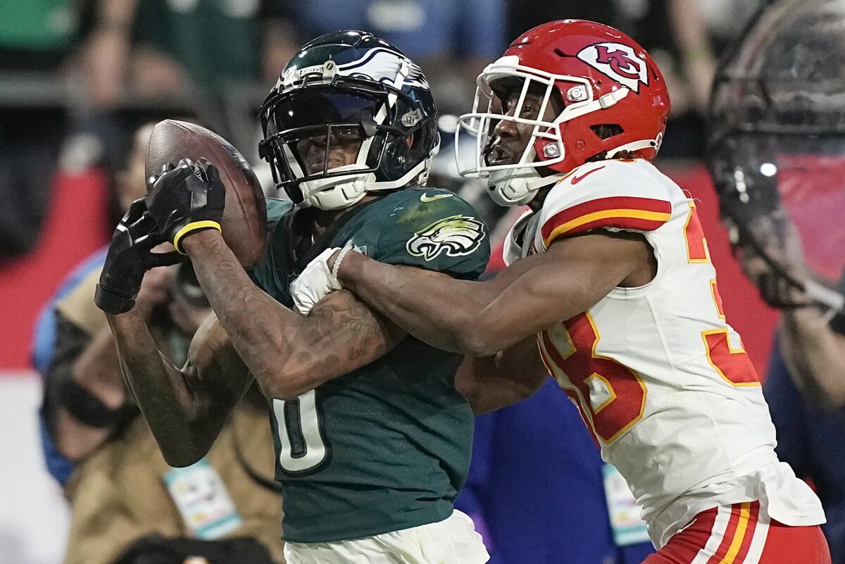 Philadelphia Eagles wide receiver DeVonta Smith, left, tries to catch a pass in front of Chiefs cornerback L'Jarius Sneed.