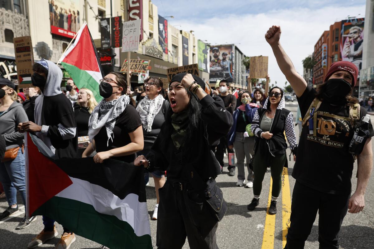 1,000 Gaza protesters rally ahead of Oscars, blocking traffic - Los ...