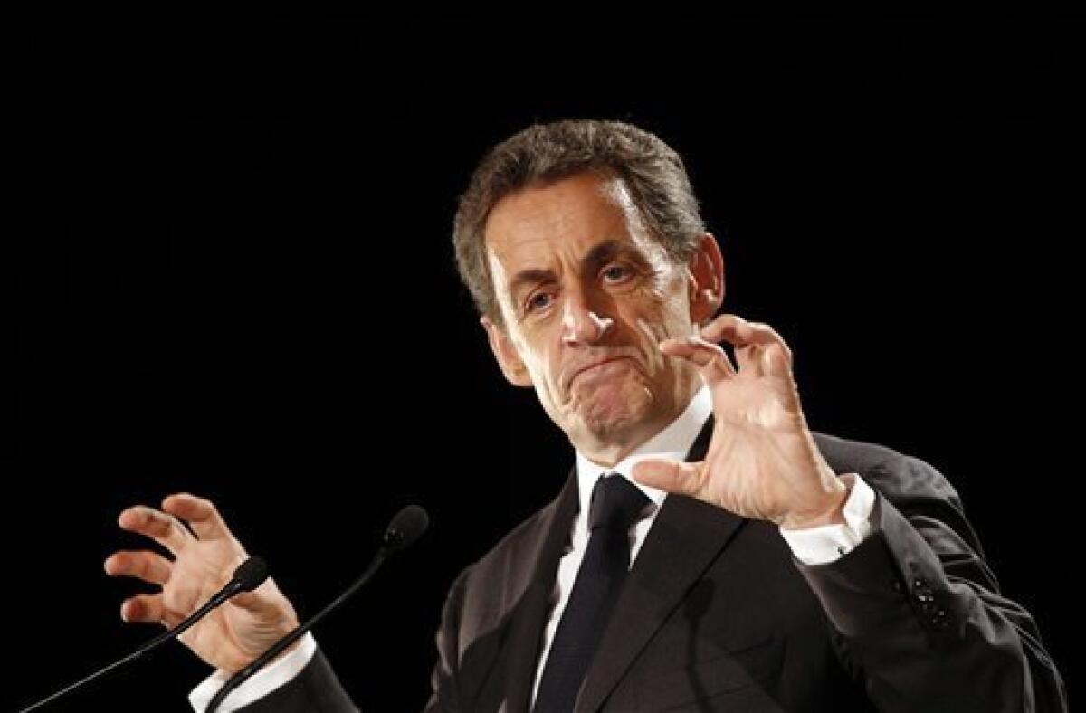El expresidente francés Nicolas Sarkozy, candidato a las primarias del centroderecha para las elecciones presidenciales del año próximo, promete en su programa retrasar la edad de jubilación y alargar la semana laboral.