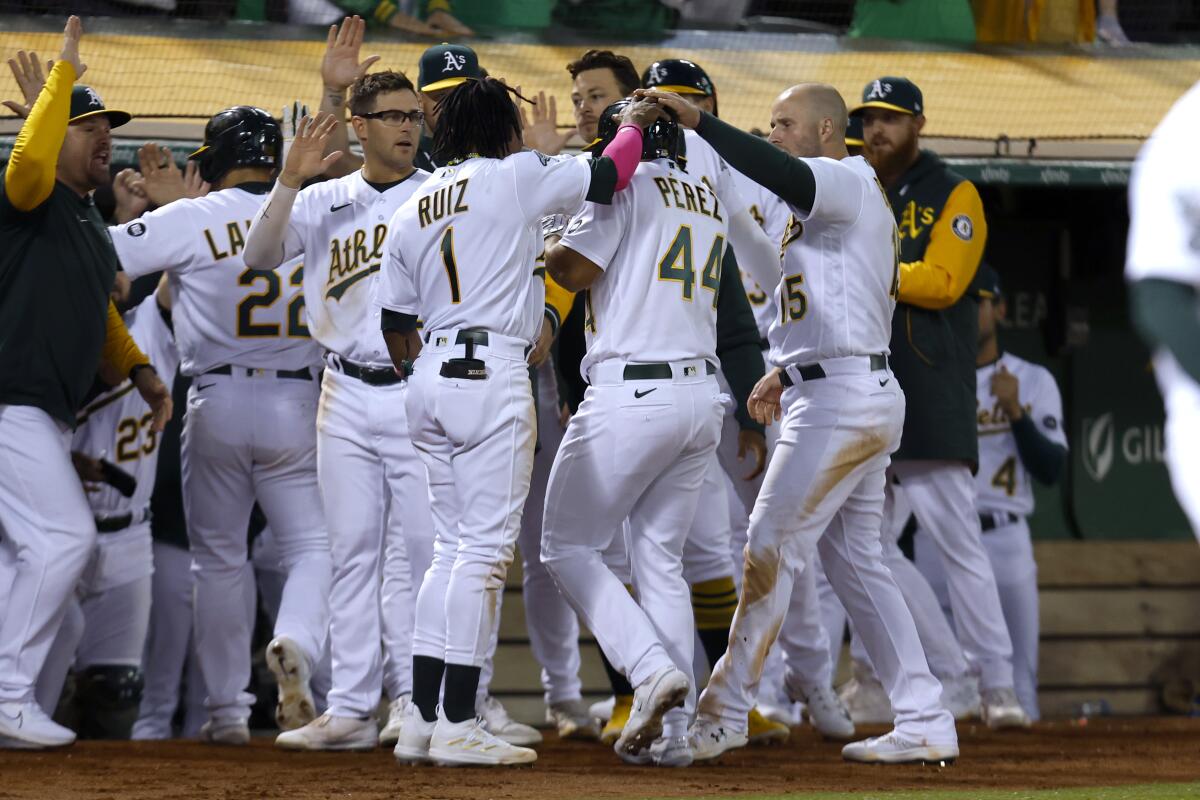 A's beat Rays 2-1 for 7th straight win as fans hold reverse boycott - The  San Diego Union-Tribune