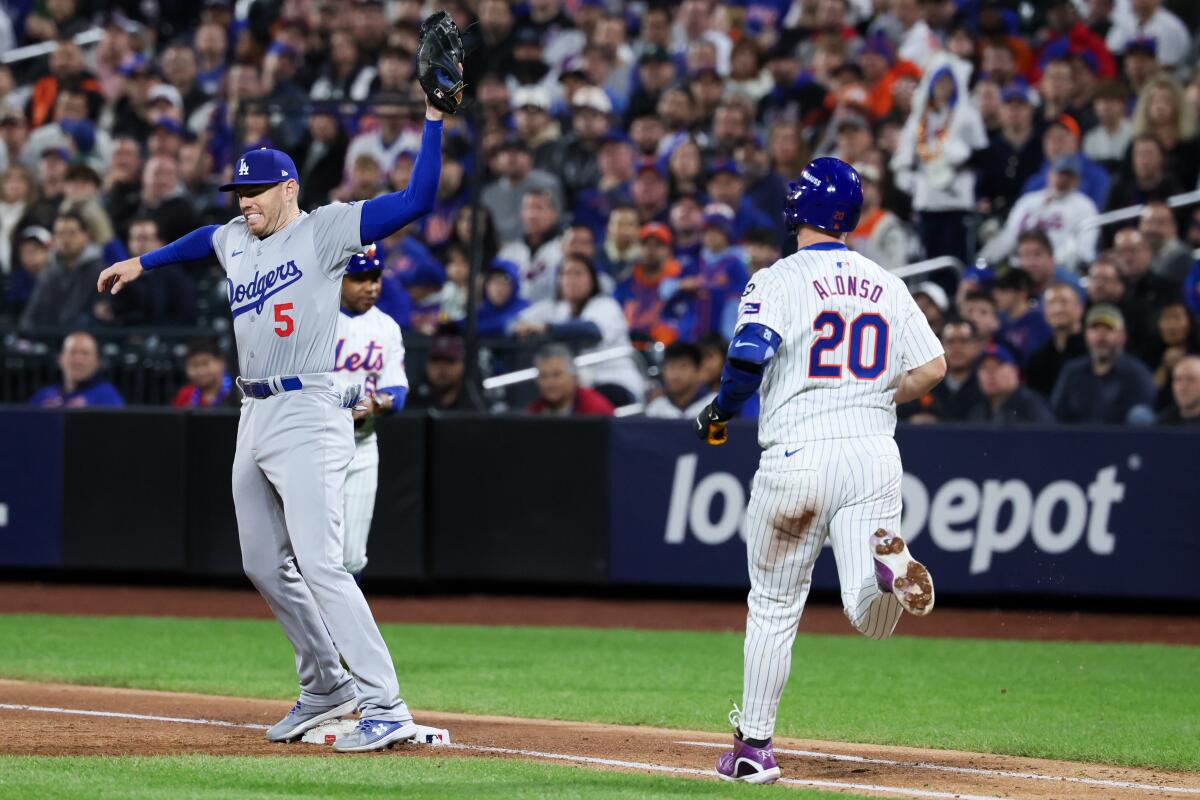 Freddie Freeman reaches out to strike out New York's Pete Alonso at first base in the fifth inning Friday.