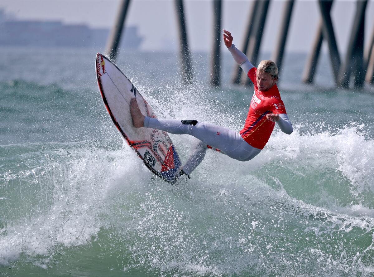 San Clemente's Kolohe Andino advances to the round of eight at the U.S. Open of Surfing.