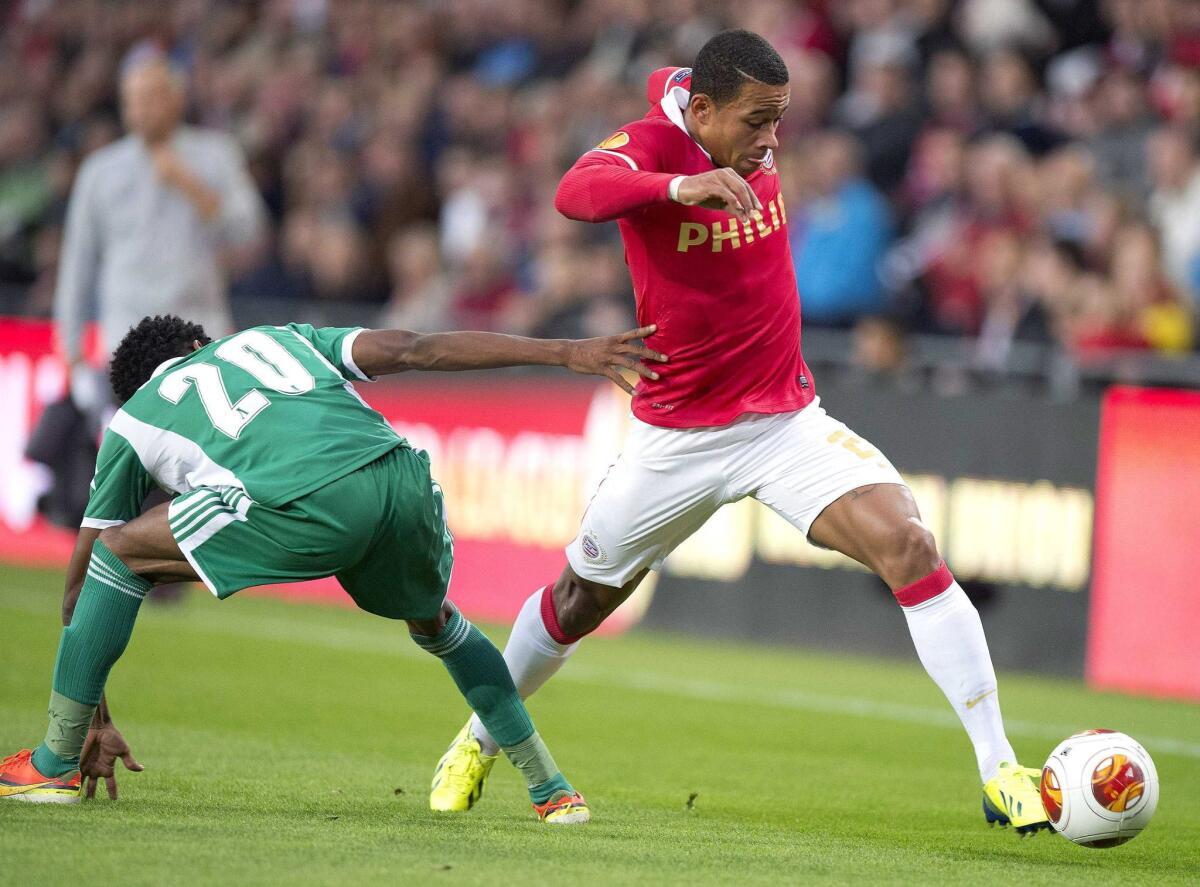 El Manchester United confirmó el fichaje del atacante internacional holandés Memphis Depay, procedente del PSV Eindhoven.