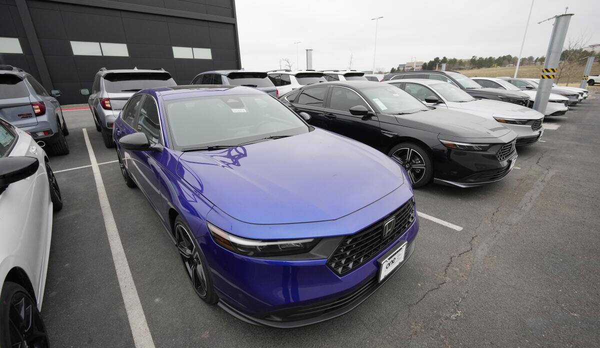 Sedanes Accord 2024 en una agencia Honda, el 14 de abril de 2023, en Highlands Ranch, Colorado.