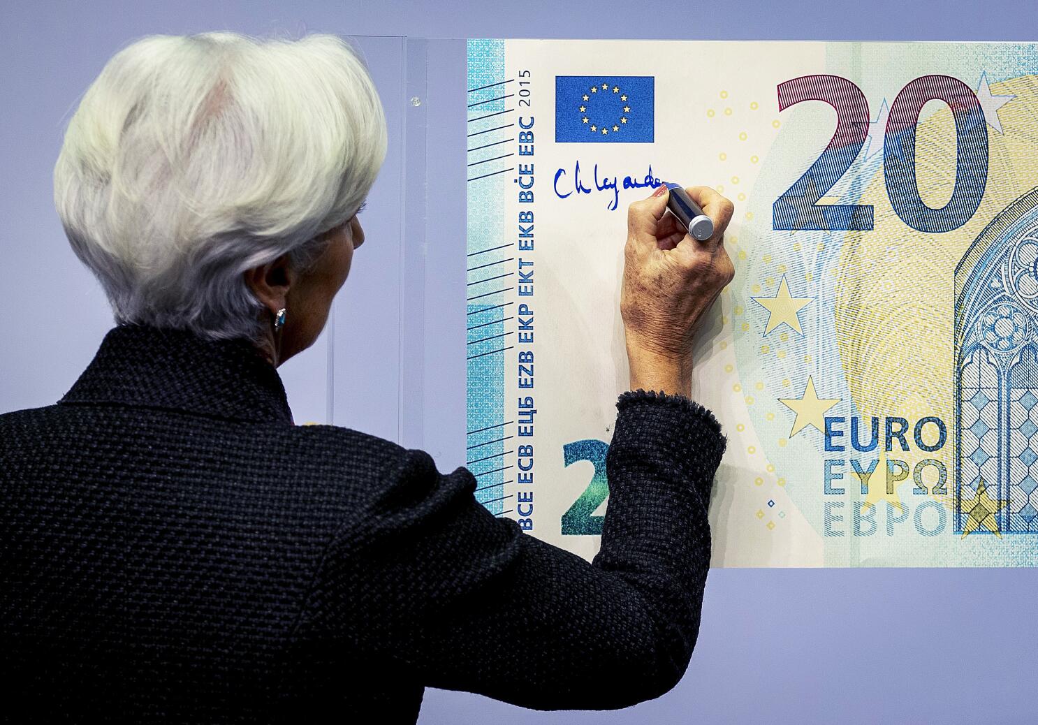 Creador de los billetes de euro mira su obra 20 años después