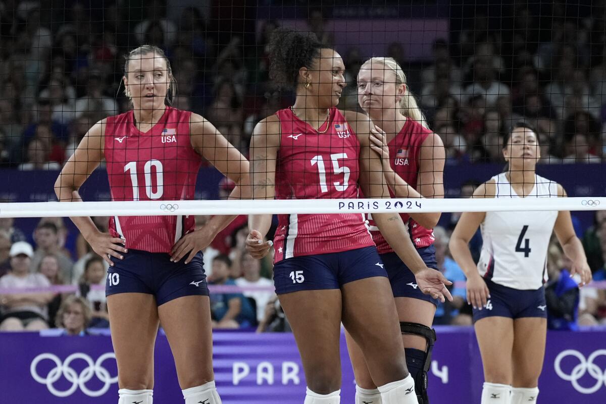 U.S. players react during their loss to Italy in the women's volleyball gold-medal match at the Paris Games on Sunday.