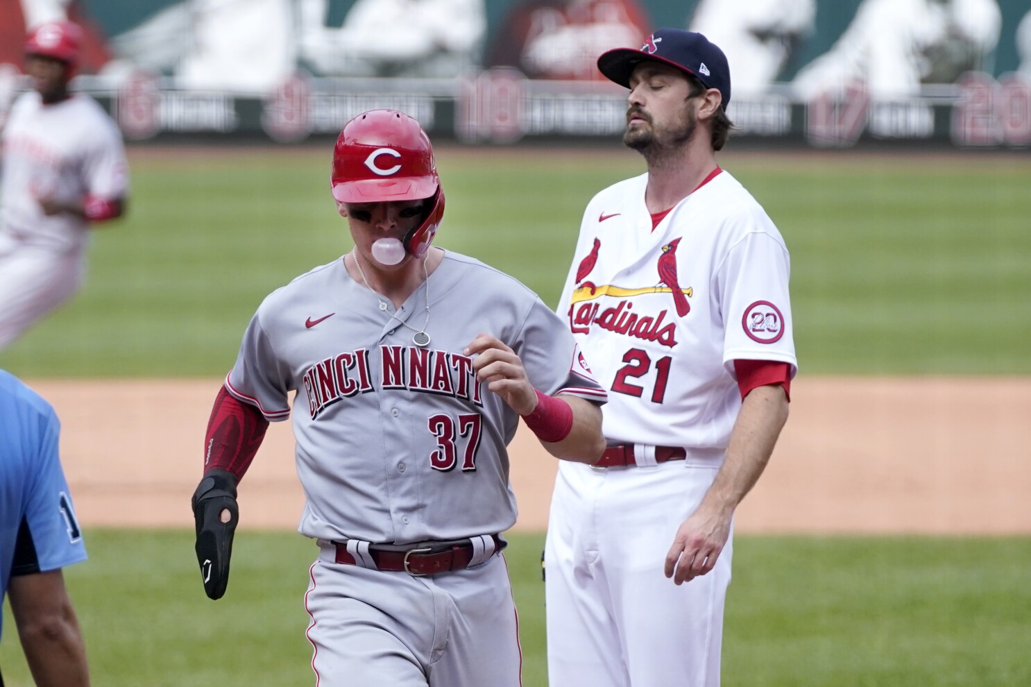 Miller Hit Batter Walk Wild Pitch Lifts Reds Over Cards The San Diego Union Tribune