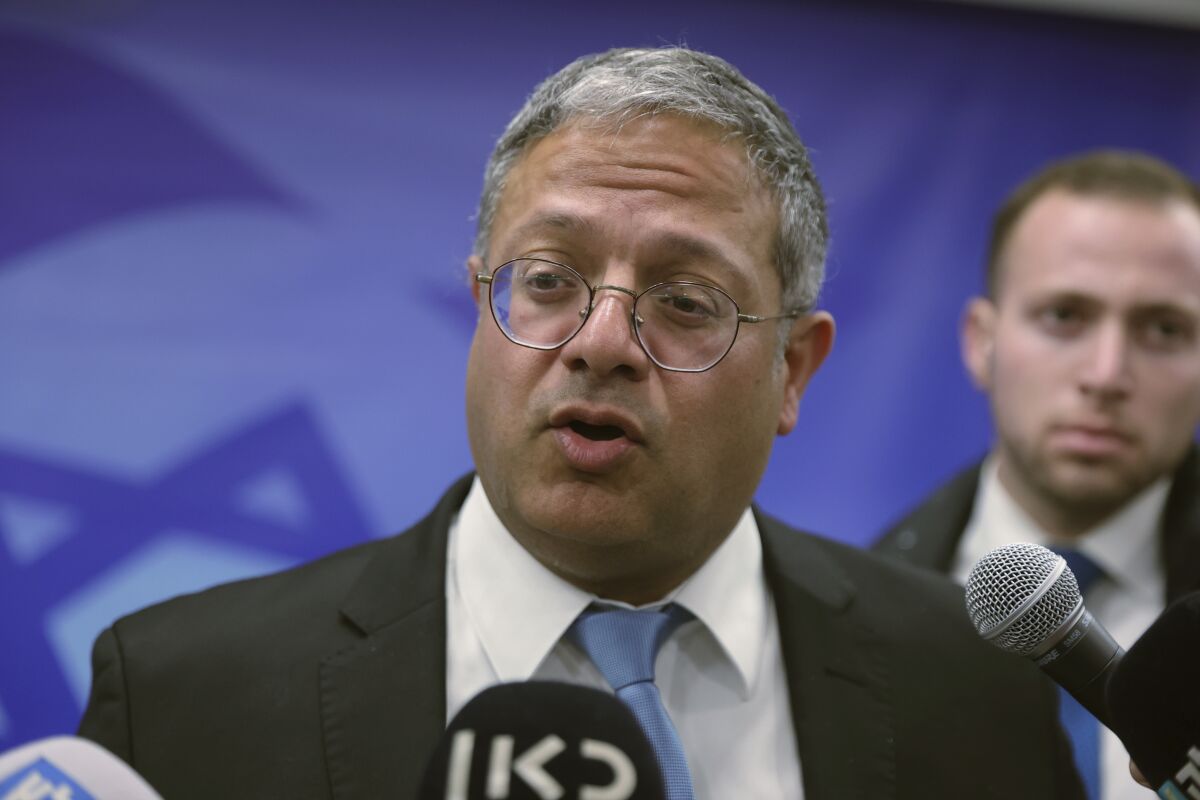 İsrail Ulusal Güvenlik Bakanı Itamar Ben-Gvir gazetecilere konuşuyor 
