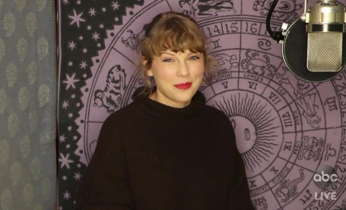 Imagen facilitada por la cadena ABC el domingo 22 de noviembre de 2020, de Taylor Swift