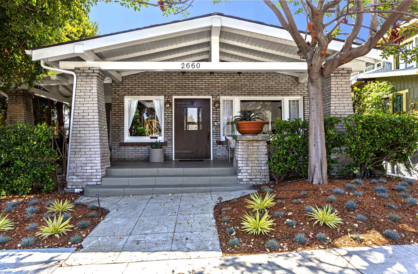 Will Forte penned the first episode of his sitcom "The Last Man on Earth" in the dining room of this 1913 Craftsman.