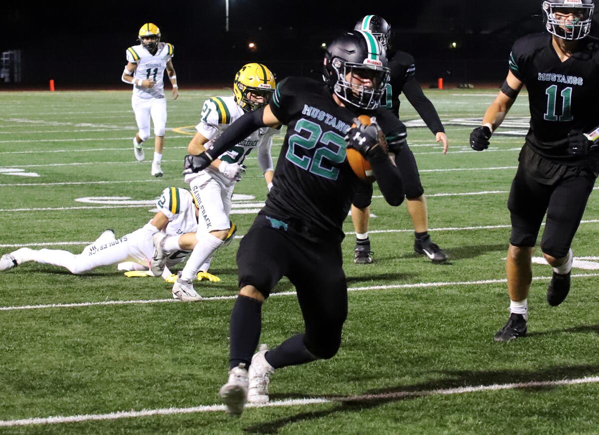 Second half Surge Sends Costa Mesa Football Over Saddleback Los second-half-surge-sends-costa-mesa-football-over-saddleback-los