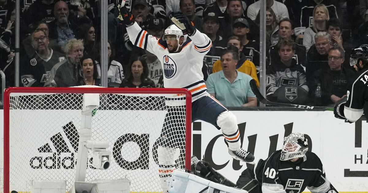NHL playoffları: Kings koçu, Oilers’a 8-2 Oyun 3 kaybı konusunda kızgın