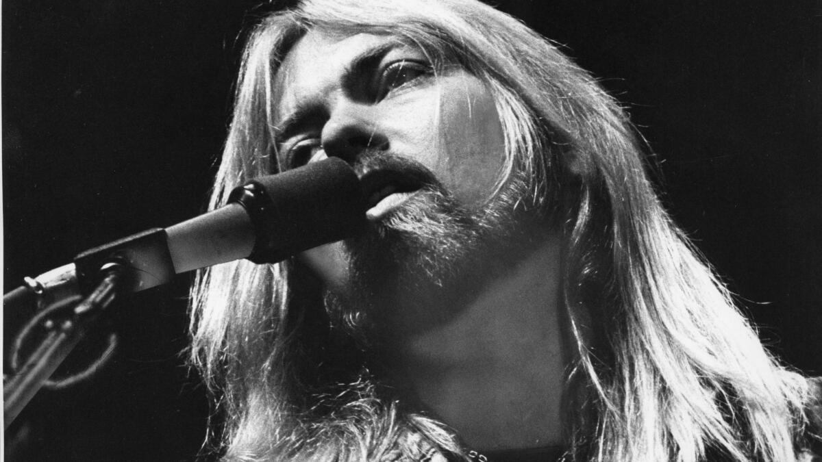 Gregg Allman performs with the Allman Brothers Band in Los Angeles in 1979. (George Rose / Los Angeles Times)