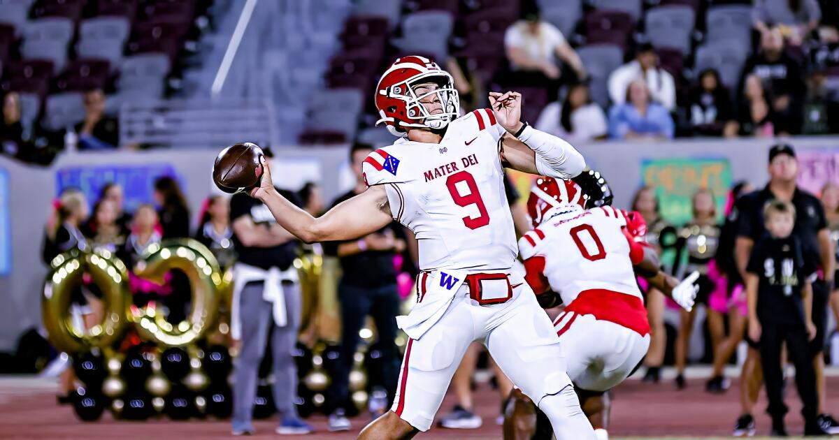 Mater Dei turns back Servite as quarterback Dash Beierly continues to improve