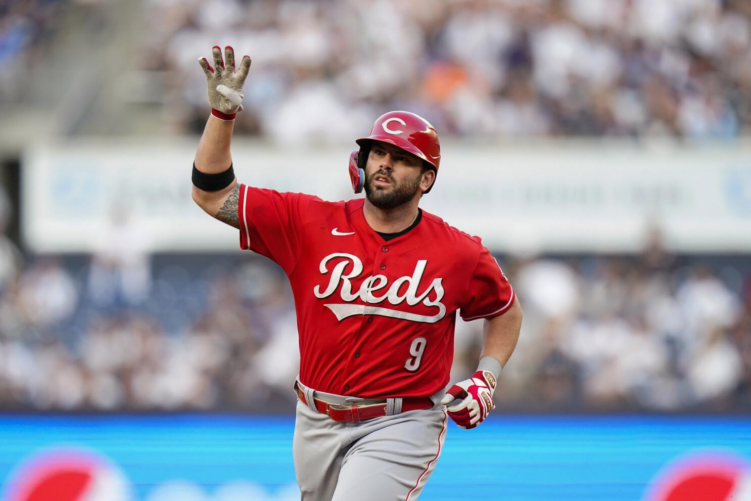 Reds sign Mike Moustakas to four-year, $64 million contract for