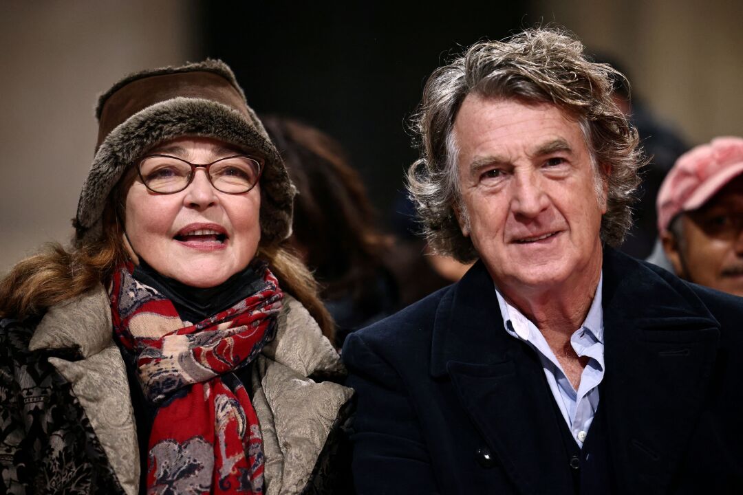 بازیگران فرانسوی فرانسوا کلوز، سمت راست، و کاترین فرو در مراسمی که به ژوزفین بیکر اختصاص داده شده است، شرکت می کنند.