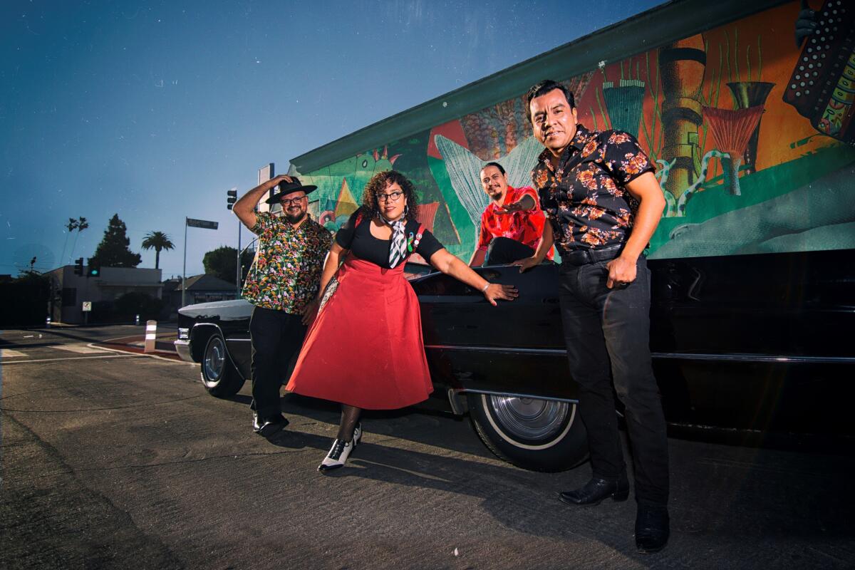 Fotografía promocional cedida por The 3 Collective donde aparecen los integrantes de la banda La Santa Cecilia