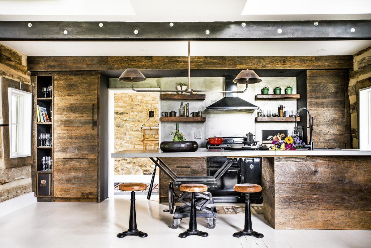 Kitchen design for a log house made of reclaimed wood to create a natural and organic atmosphere.