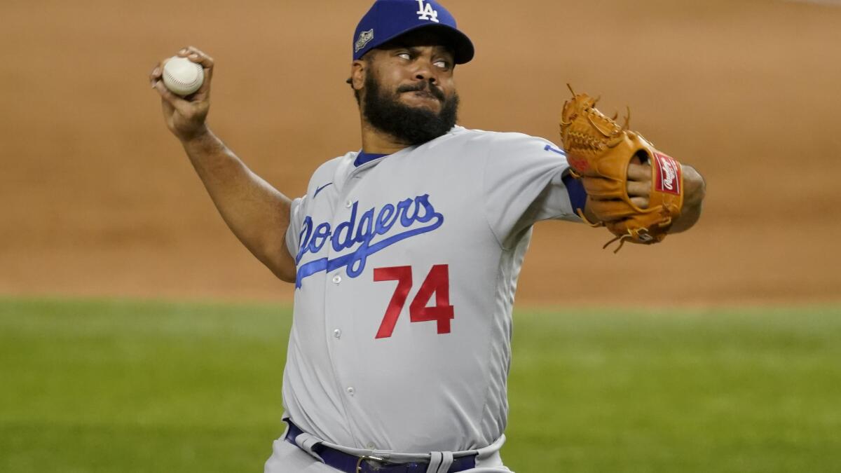 Dave Roberts pulls rookie amid no-hitter, it backfires, fans go nuts