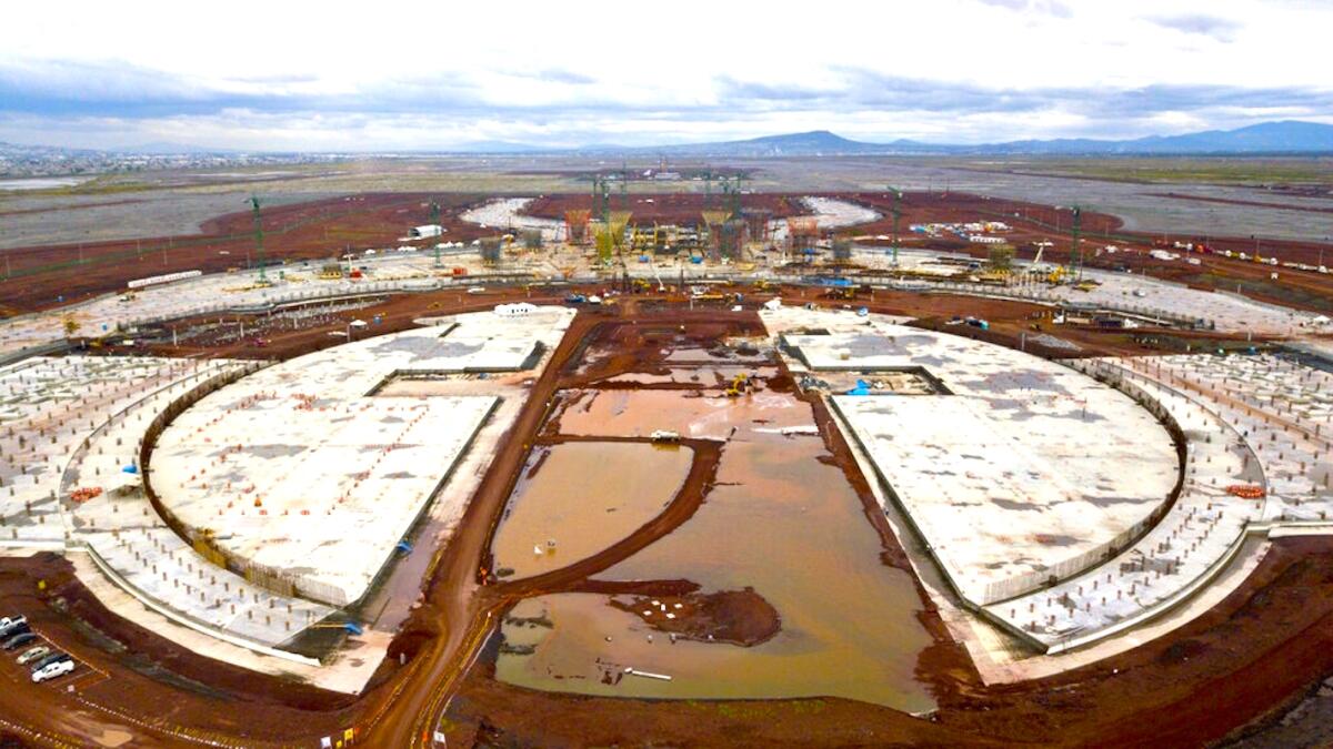 Fotografía del 17 de octubre de 2019 muestra el sitio de la construcción del proyecto para un aeropuerto nuevo para la capital mexicana, en Texcoco, México.