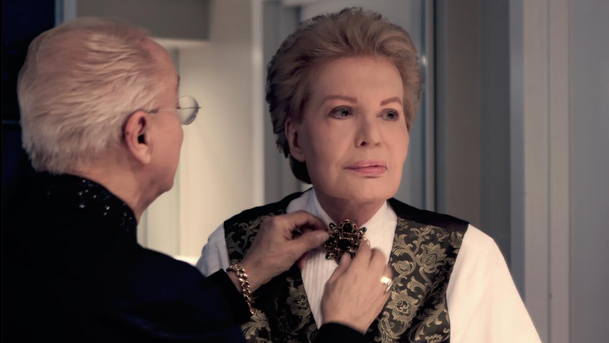 Review: Intimate Netflix doc on astrologer Walter Mercado - Los Angeles Times