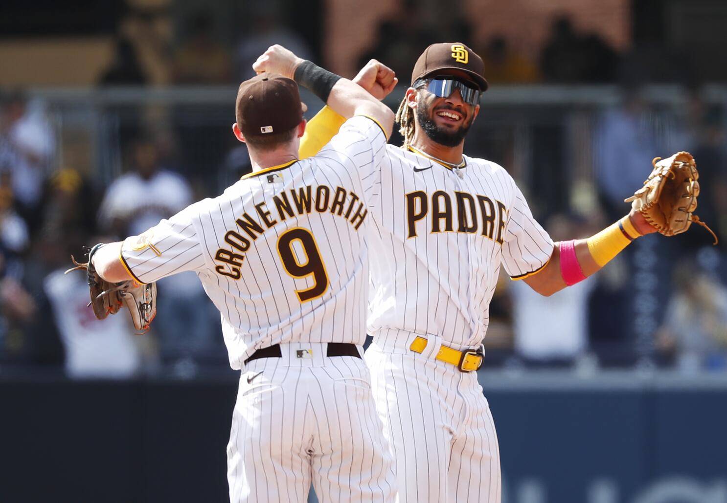 On day Padres celebrate past, Eric Hosmer's walk-off lifts Padres past  Cardinals - The San Diego Union-Tribune