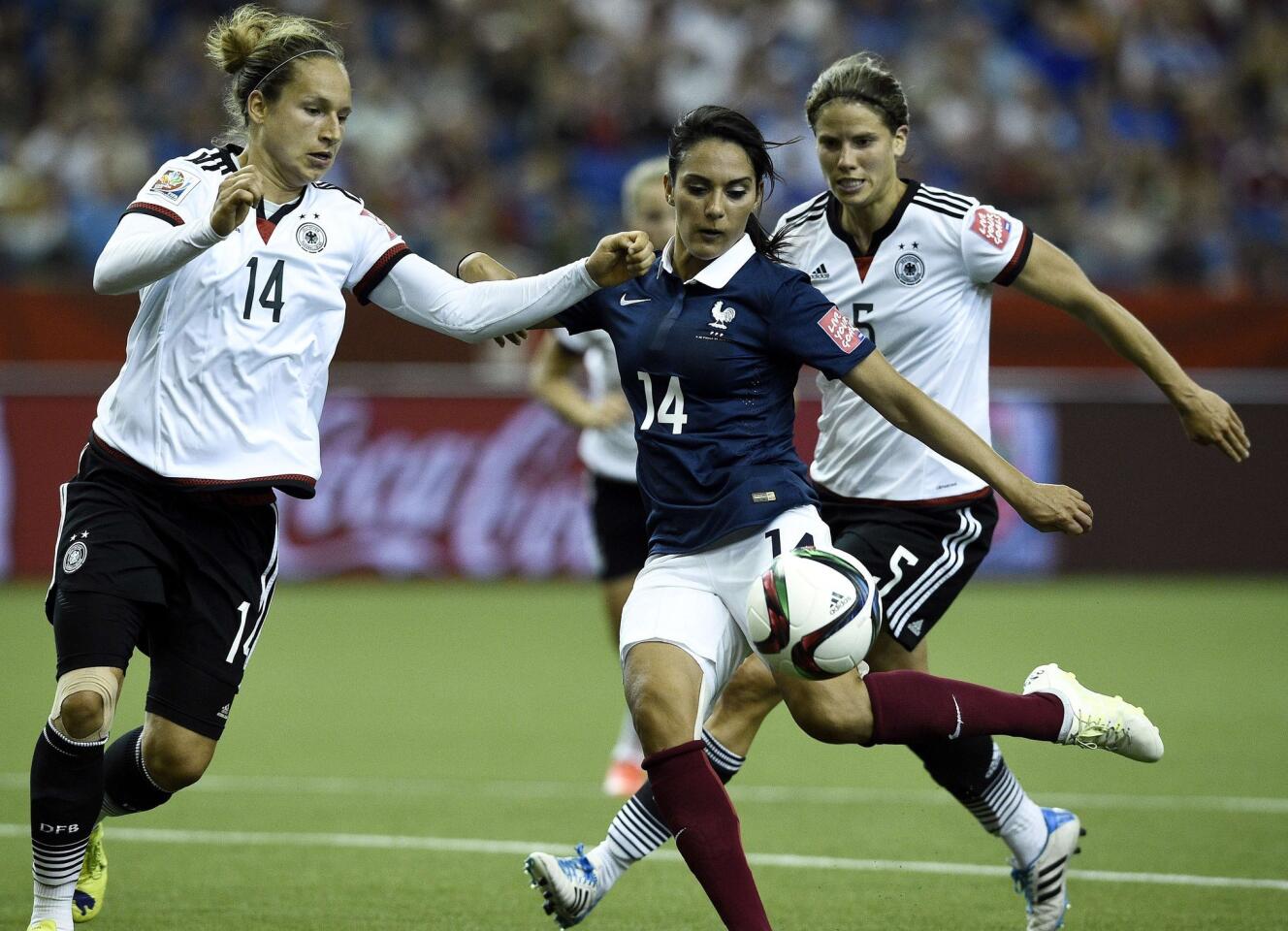 Louisa Necib (Francia)