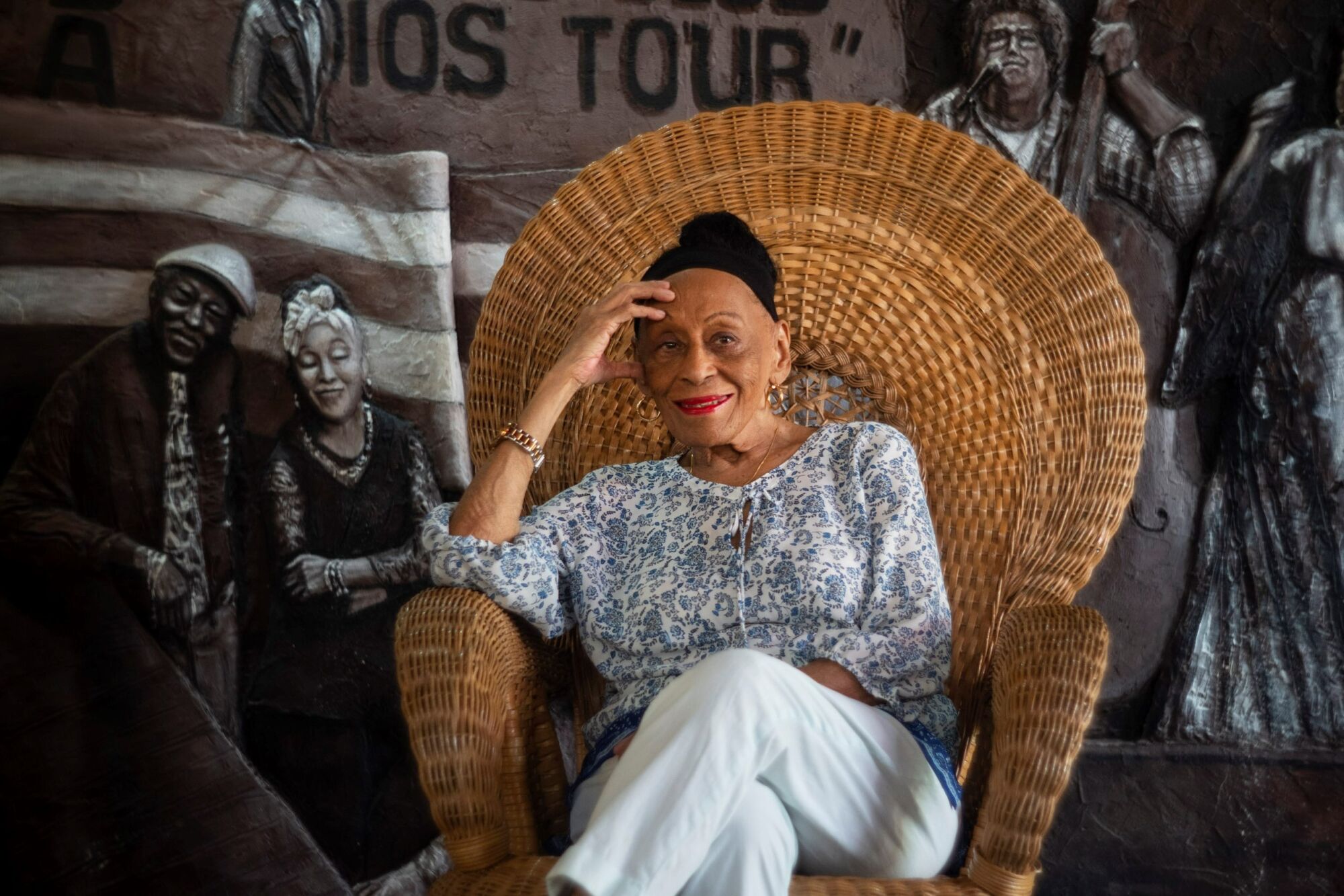 La cantante cubana Omara Portuondo durante una entrevista en su casa en La Habana el 29 de noviembre de 2022.