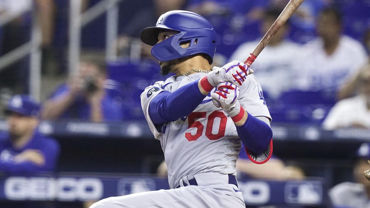 Mookie Betts' late three-run blast lifts Dodgers over Giants - Los Angeles  Times