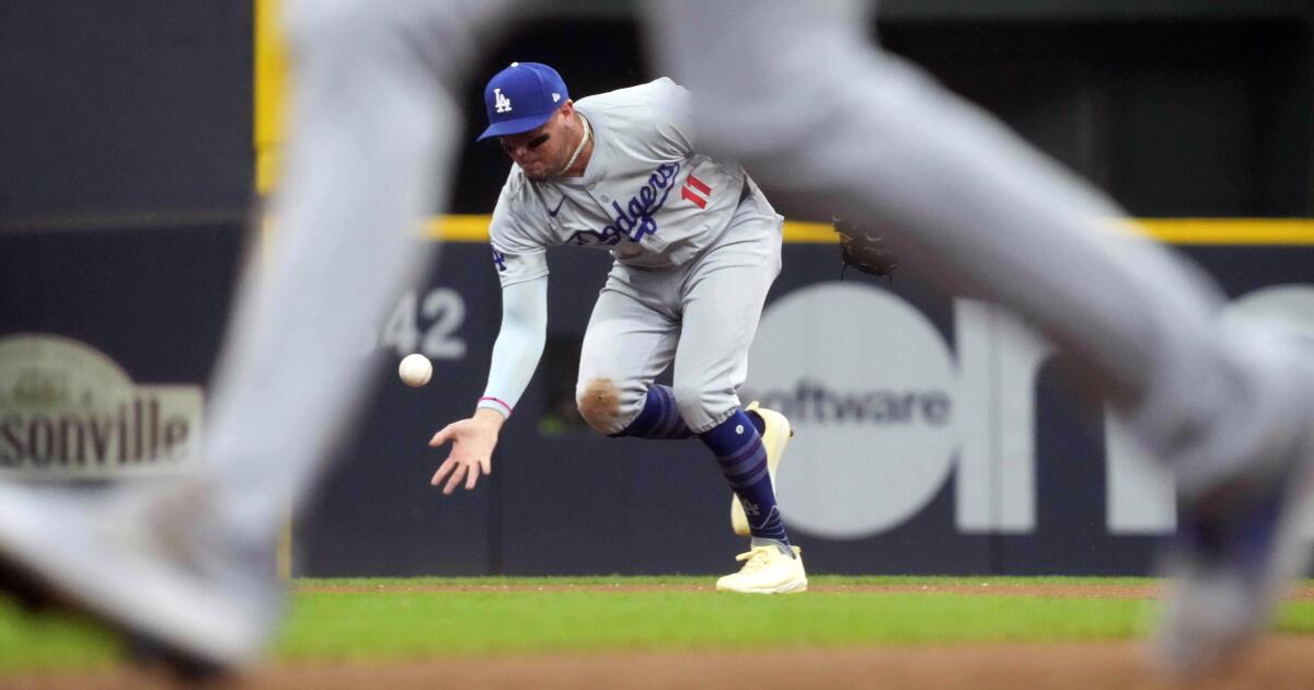 Daniel Hudson falters, Dodgers drop second straight to Brewers as NL West lead shrinks