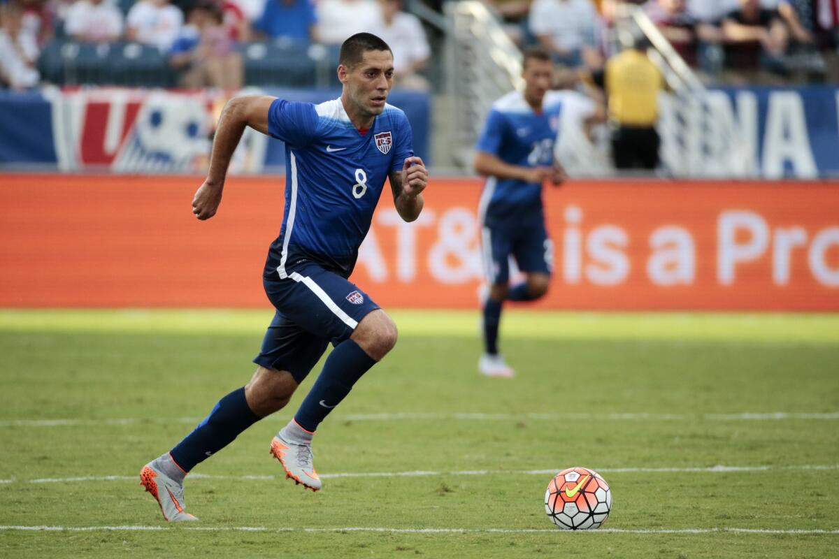 El delantero estadounidense Clint Dempsey durante un partido amistoso contra Guatemala, el viernes 3 de julio de 2015, Nashville, Tennessee.