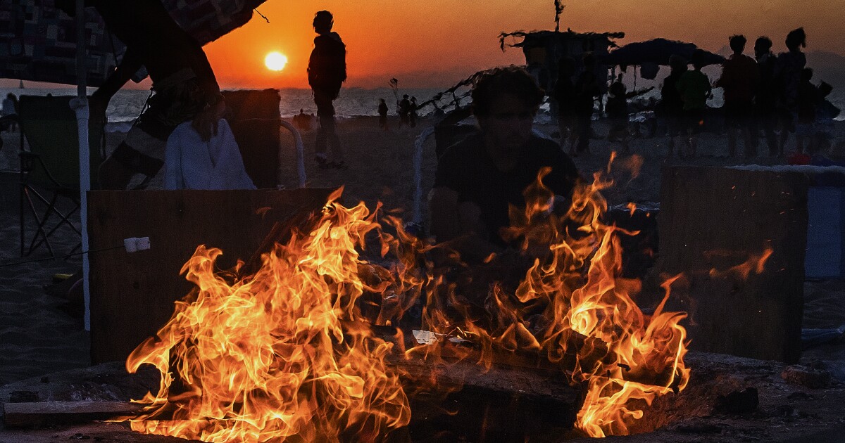 Burning Man In The South Bay A Crazy Beach Party Aglow With Bonfires And Tradition Los Angeles Times