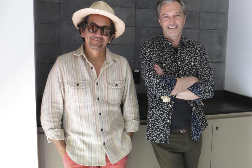 Jorge Villamizar, izquierda, y André Lópes de la banda estadounidense Bacilos posan para un retrato en la Ciudad de México el martes 28 de mayo de 2024. Bacilos se presentarán el concierto el 1 de junio. (Foto AP/Berenice Bautista)