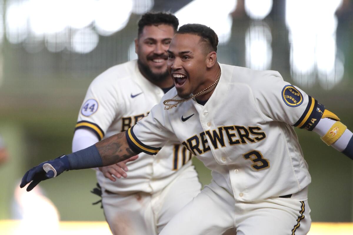 Arcia's pinch hit leads to Brewers victory