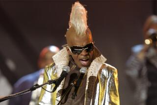 Sly Stone del grupo Sly and the Family Stone en los premios Grammy el 8 de febrero del 2006 en Los Ángeles.