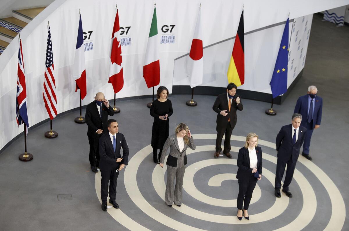 Londres busca un G7 unido ante 'comportamiento maligno' ruso