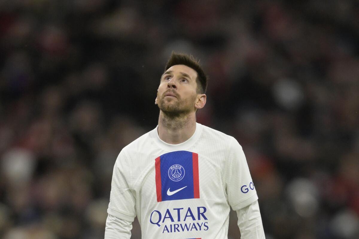 Lionel Messi del Paris Saint Germain durante el partido contra el Bayern Múnich en los octavos de final 