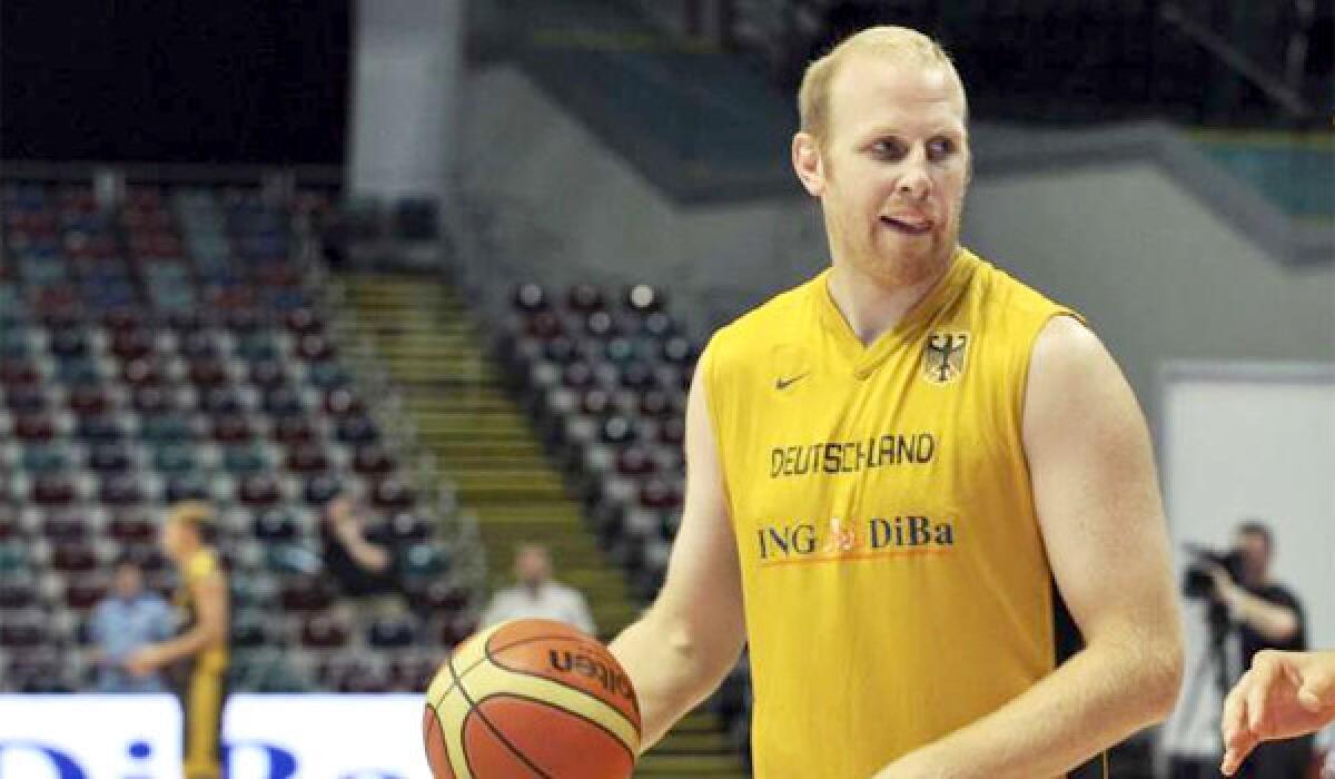 Veteran center Chris Kaman signed a one-year $3.2-million contract with the Lakers on Friday.